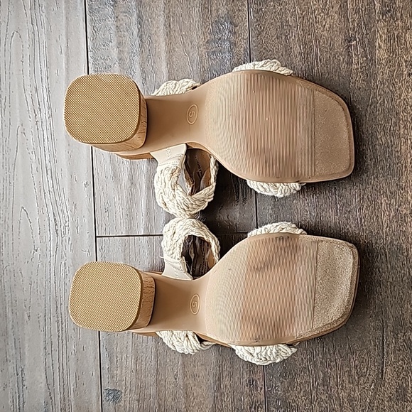 Universal Thread Heels - Picture 3 of 6